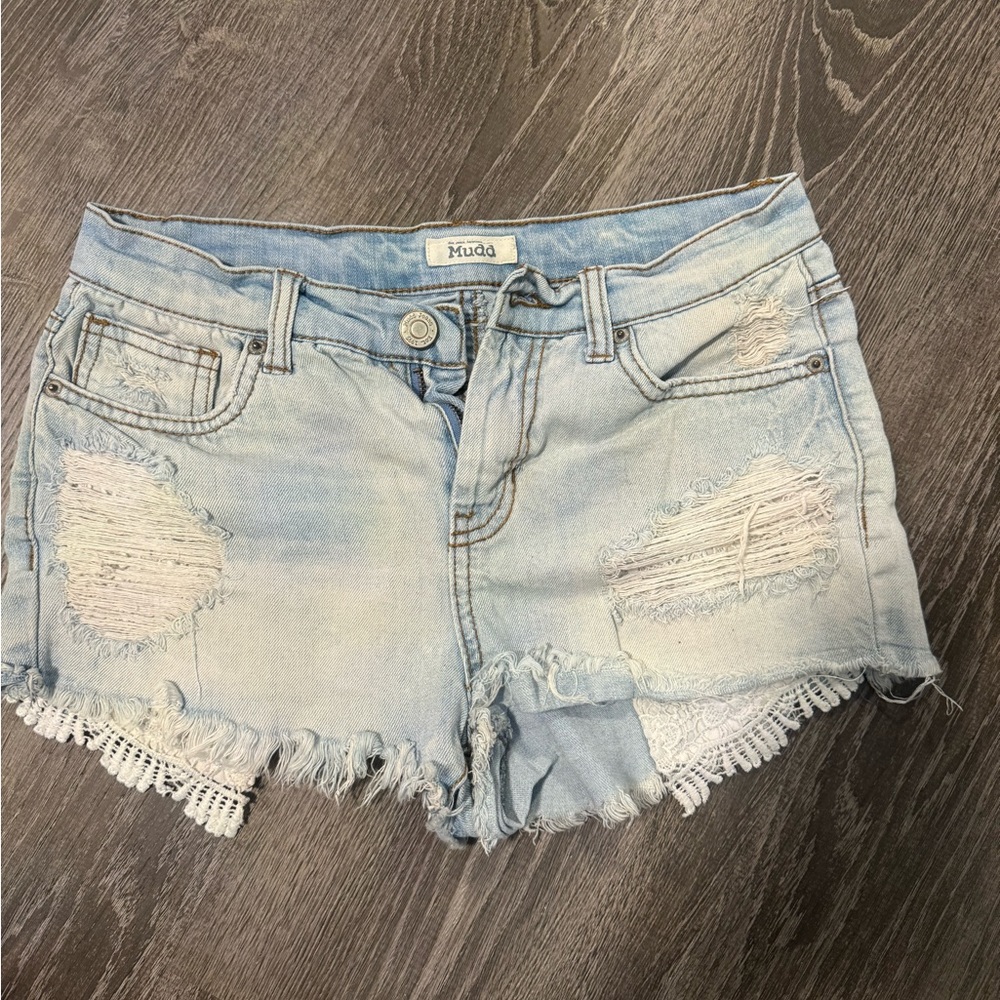 Mudd light wash Jean shorts with lace pockets